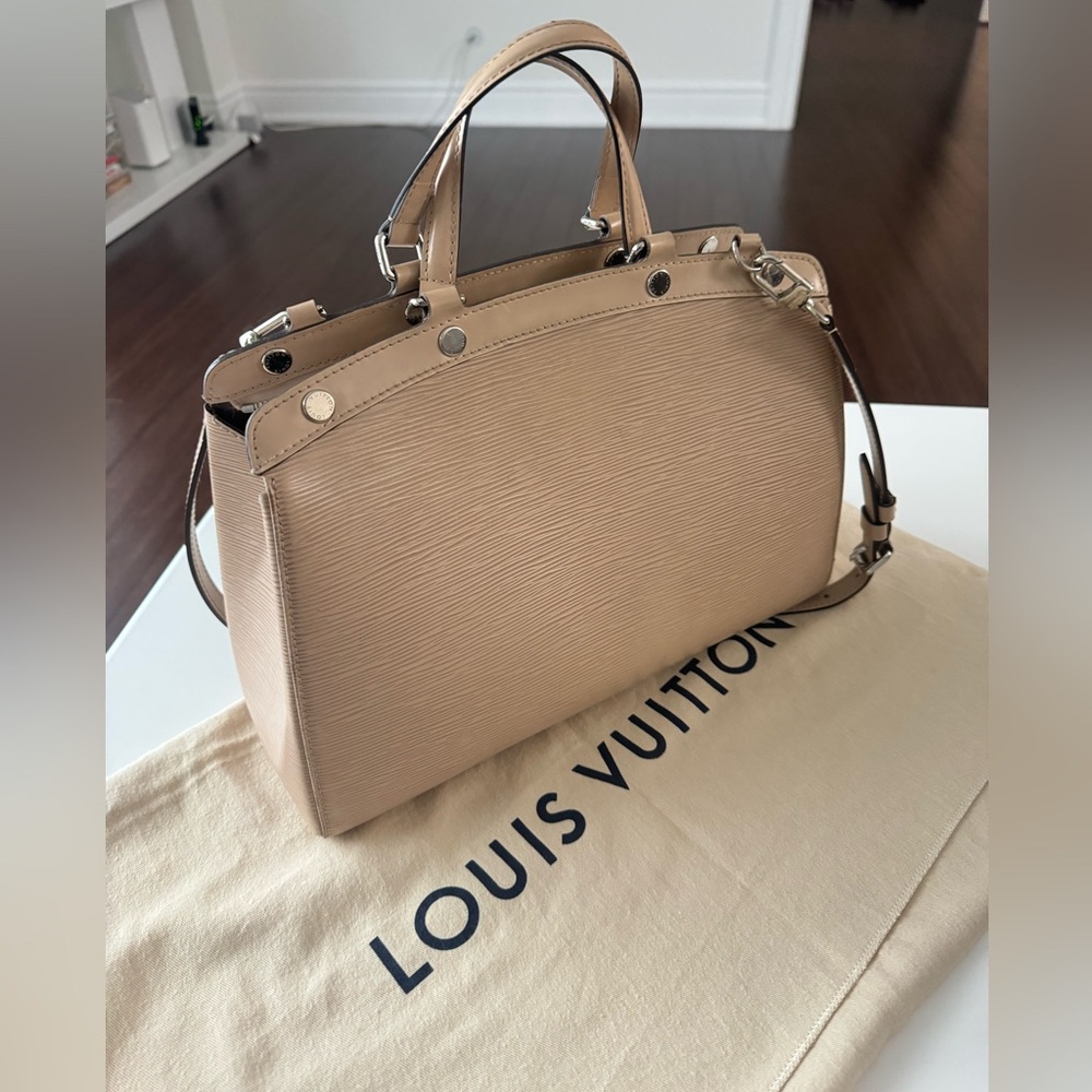 LOUIS VUITTON EPI BREA MM W STRAP LIKE NEW SILVERHARDWARE BLUSH PINK